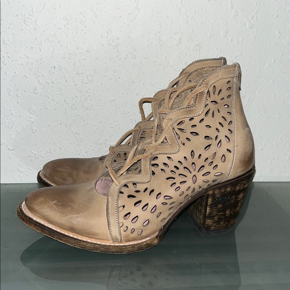 MISS MACIE WAITIN ON FRIDAY LACER CUT BOOTIES WOMENS LACE UP